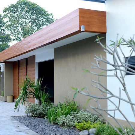 Reddoorz Syariah Plus Near Banyuwangi Airport エクステリア 写真
