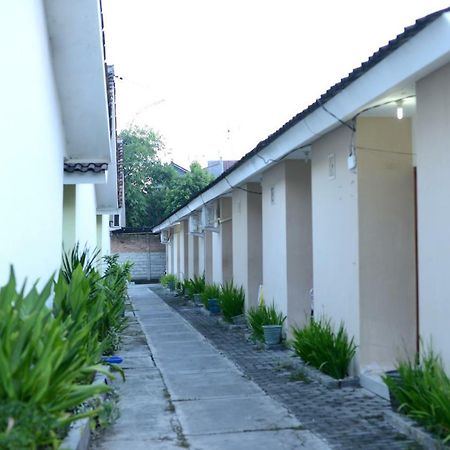 Reddoorz Syariah Plus Near Banyuwangi Airport エクステリア 写真