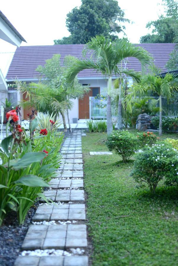 Reddoorz Syariah Plus Near Banyuwangi Airport エクステリア 写真
