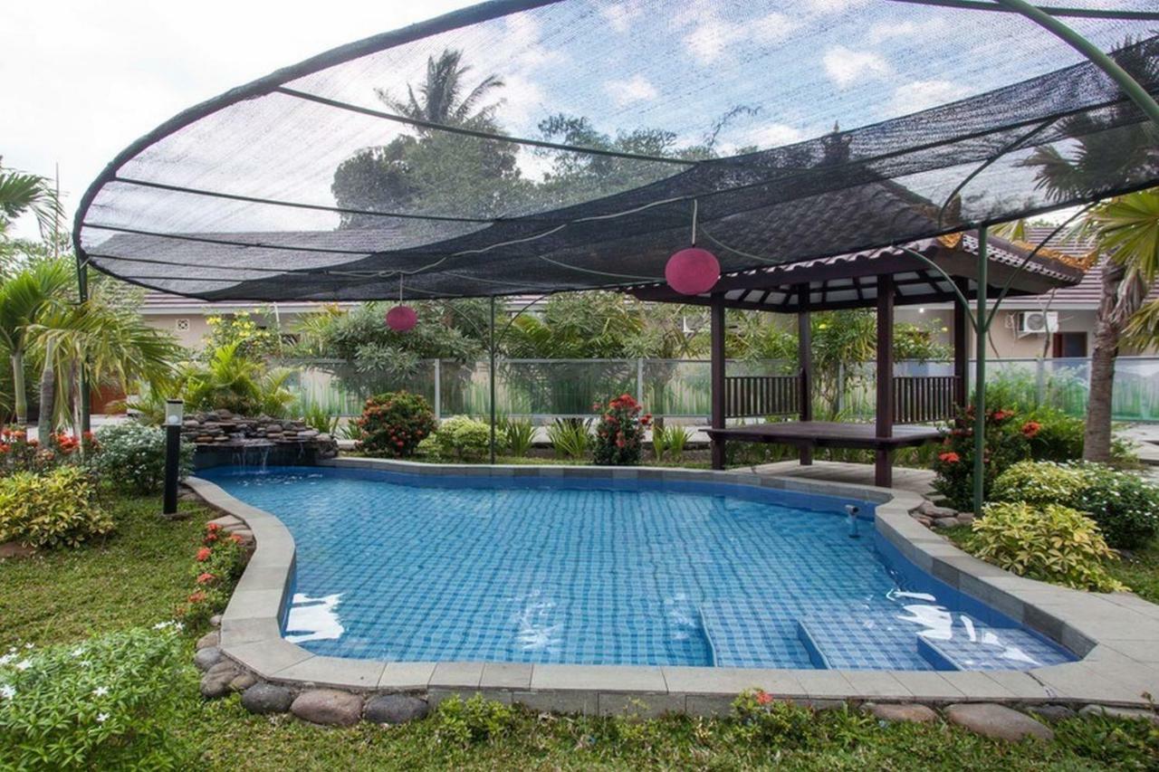 Reddoorz Syariah Plus Near Banyuwangi Airport エクステリア 写真
